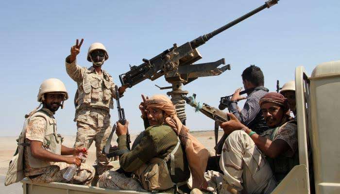 اعلامي عسكري يكشف حقيقة تهم الفساد التي تلاحق وزير الدفاع اليمني