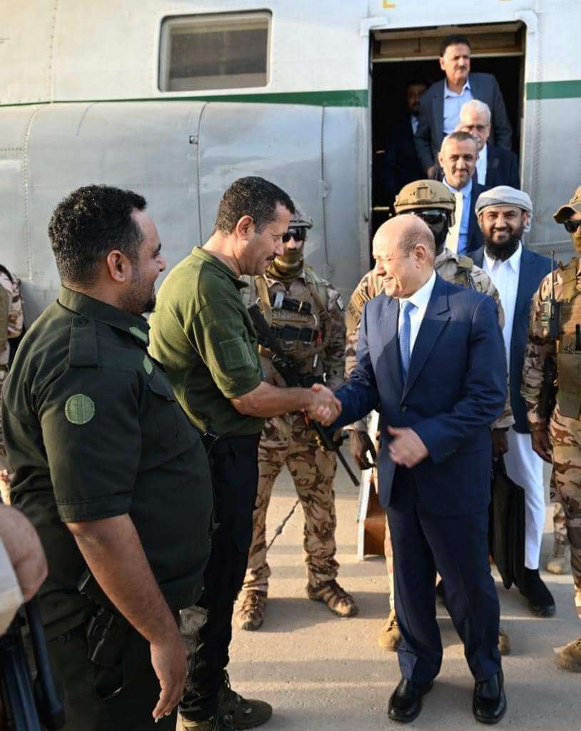 شاهد الصورة الأولى لوصول الرئيس العليمي رفقة المحرمي إلى عدن