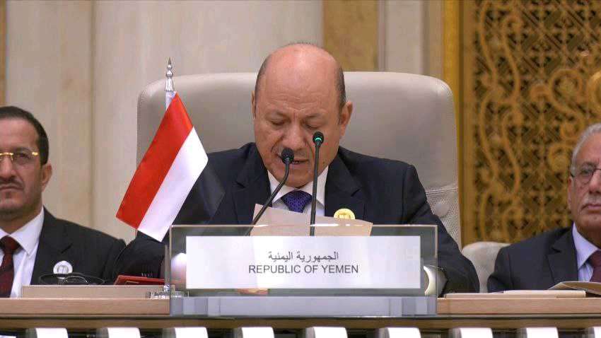 الحوثي يساند رئيس مجلس القيادة في إضعاف الإنتقالي (صدمة كبيرة)