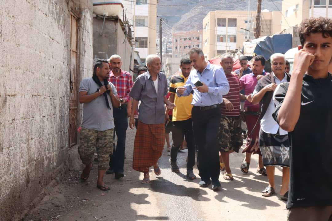 الجاوي يواصل زيارته الميدانية في إحياء مديرية المعلا