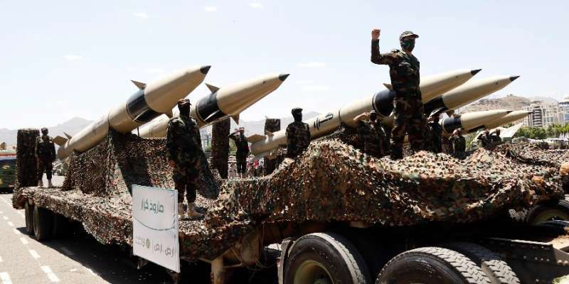 وزير حوثي يكشف عن أمر خطير يزيد من تعقيد الوضع ويجر اليمن إلى حرب شاملة