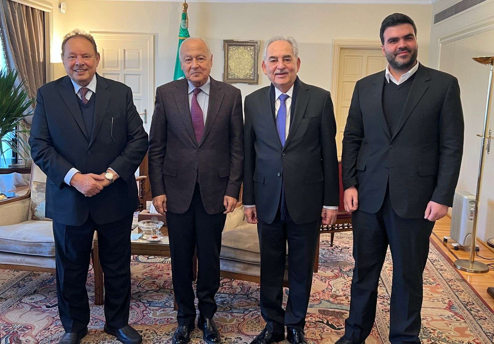 وفد من مجموعة السلام العربي يلتقي الأمين العام لجامعة الدول العربية