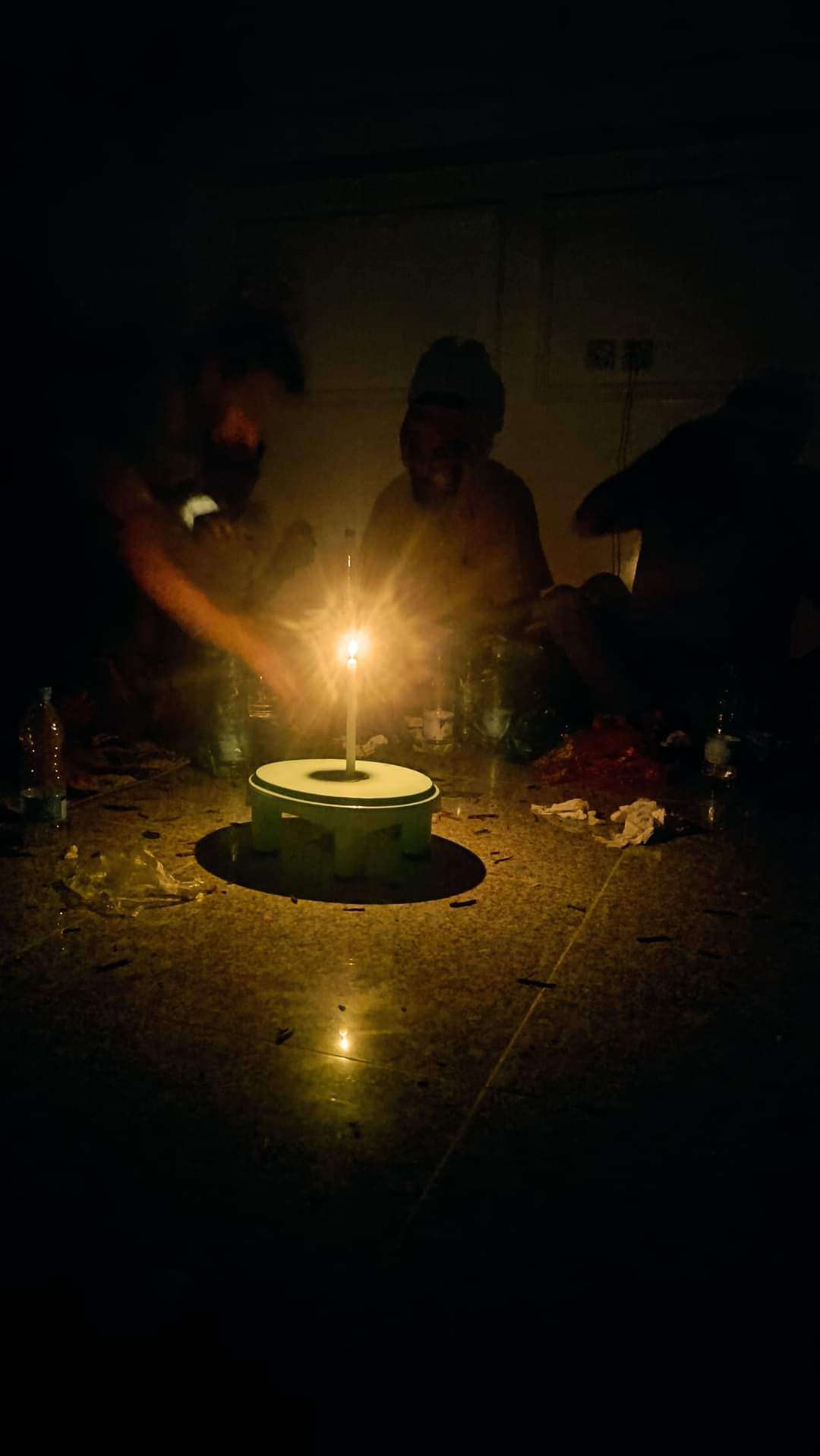 هكذا تسحر ابناء عدن ولحج في اول يوم رمضان(صورة)