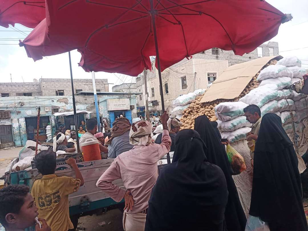 بالصور .. سوق زنجبار يتأهب لاستقبال شهر رمضان المبارك
