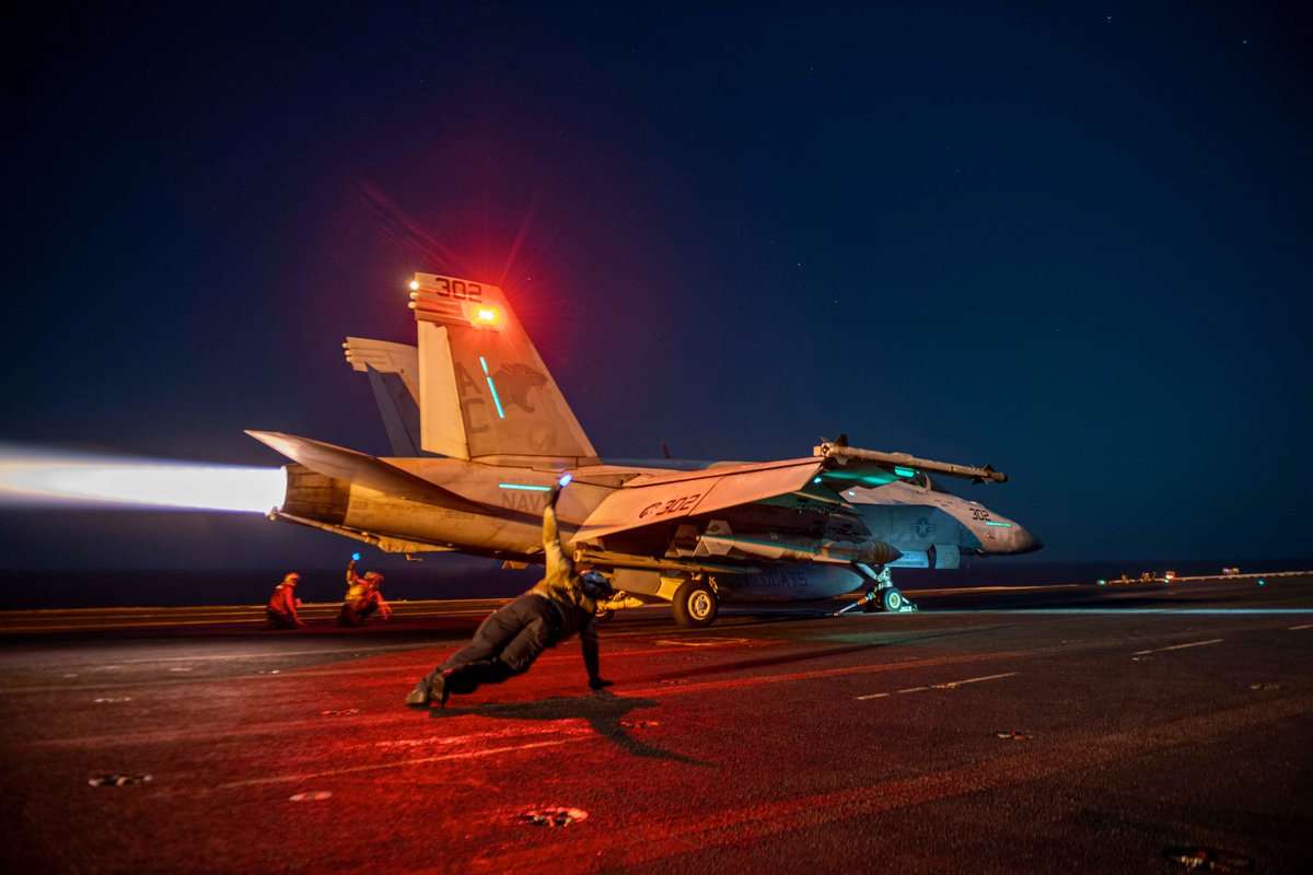 الطيران الحربي الأمريكي البريطاني يشن غارات جوية على اليمن