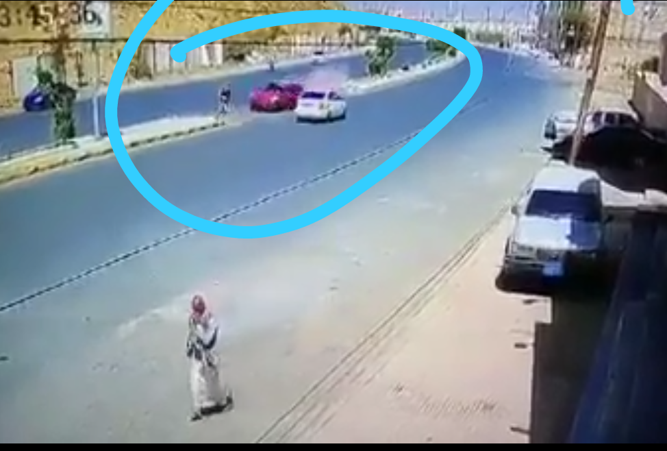 نجاة مواطن بأعجوبة من حادث دهس مروع في العاصمة صنعاء