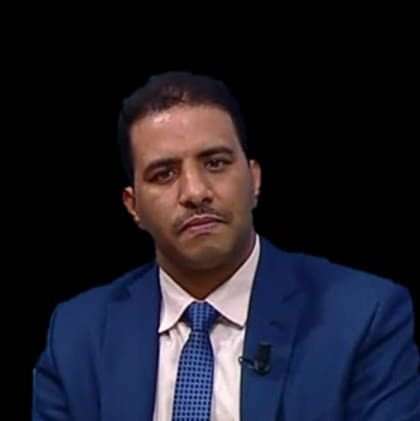 كاتب يمني: هذا ما فعلته زيارة السفير السعودي لصنعاء وبكل تأكيد ستقدم السعودية تنازلات جوهرية لهذا الطرف