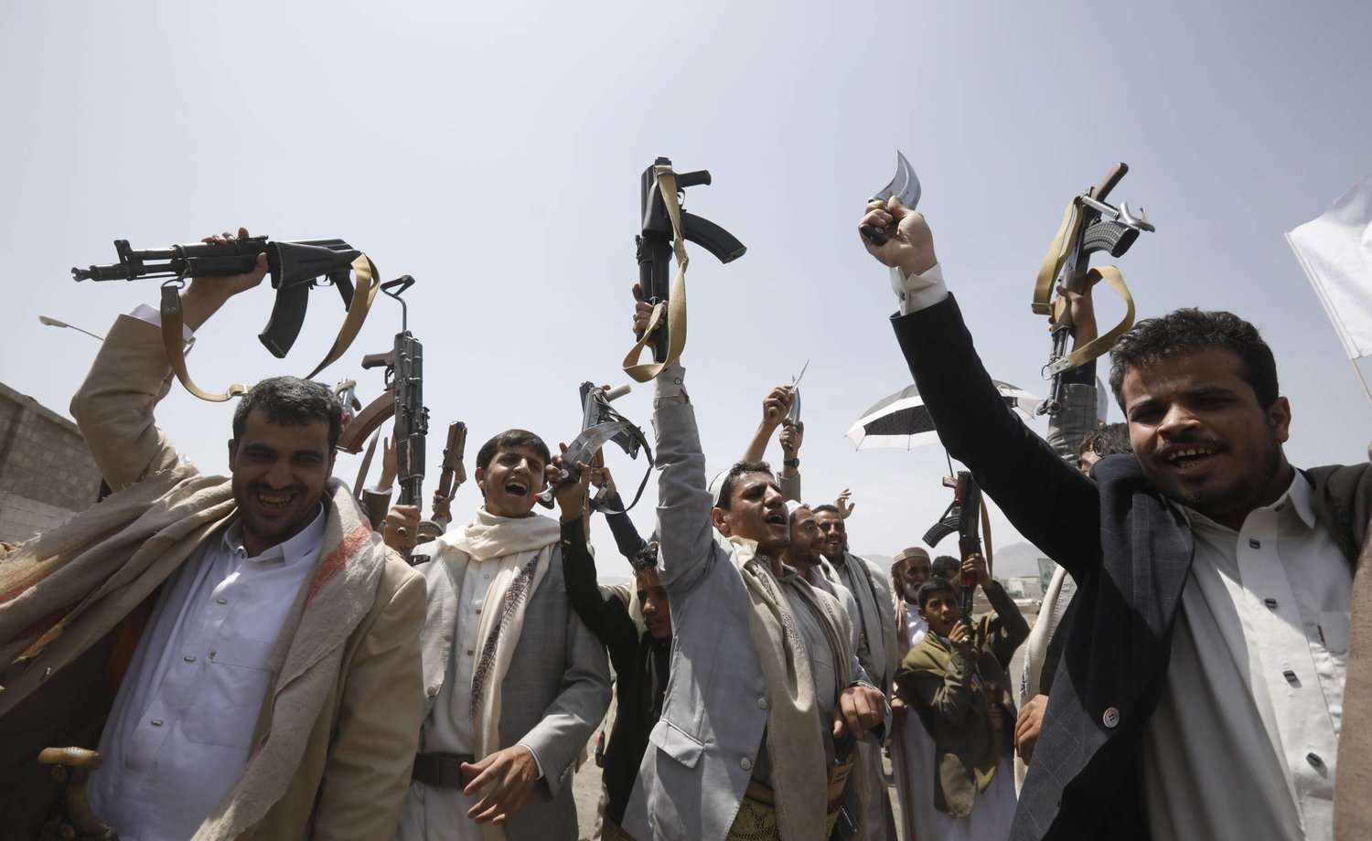الحوثيون يصدر أحكام قاسية بحق هؤلاء الرجال (إعدام وجلد)