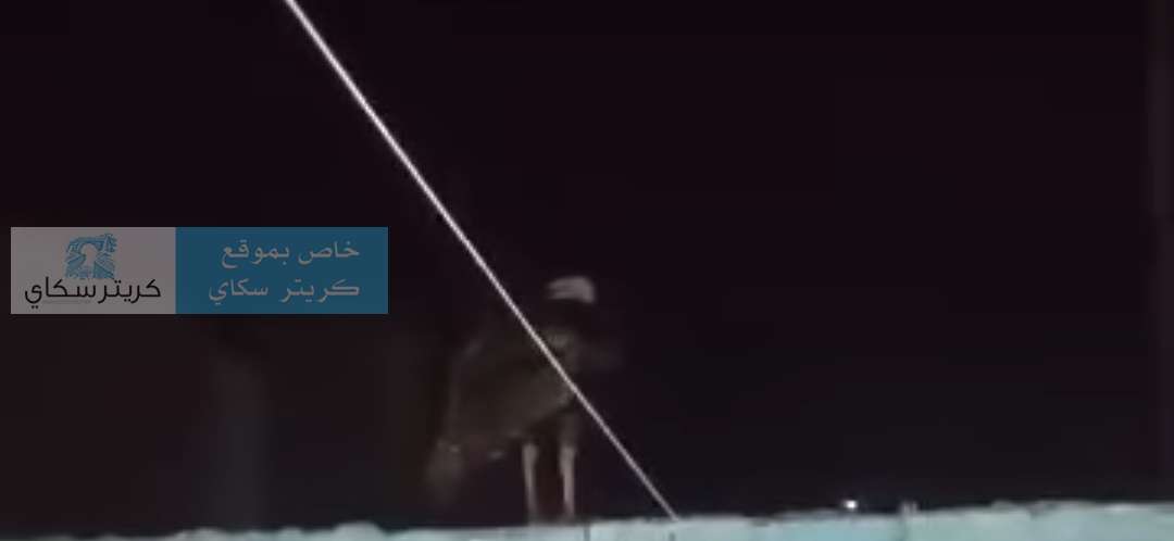 طائر ضخم غريب ومفترس يثير حالة من الذعر داخل منزل مواطن في عدن(صورة)