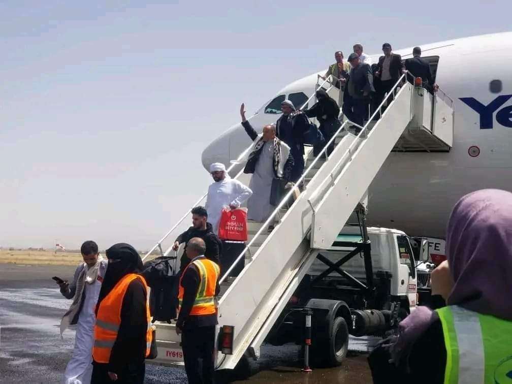 عاجل:مطار صنعاء يستقبل ثانِ الرحلات الجوية(صورة)