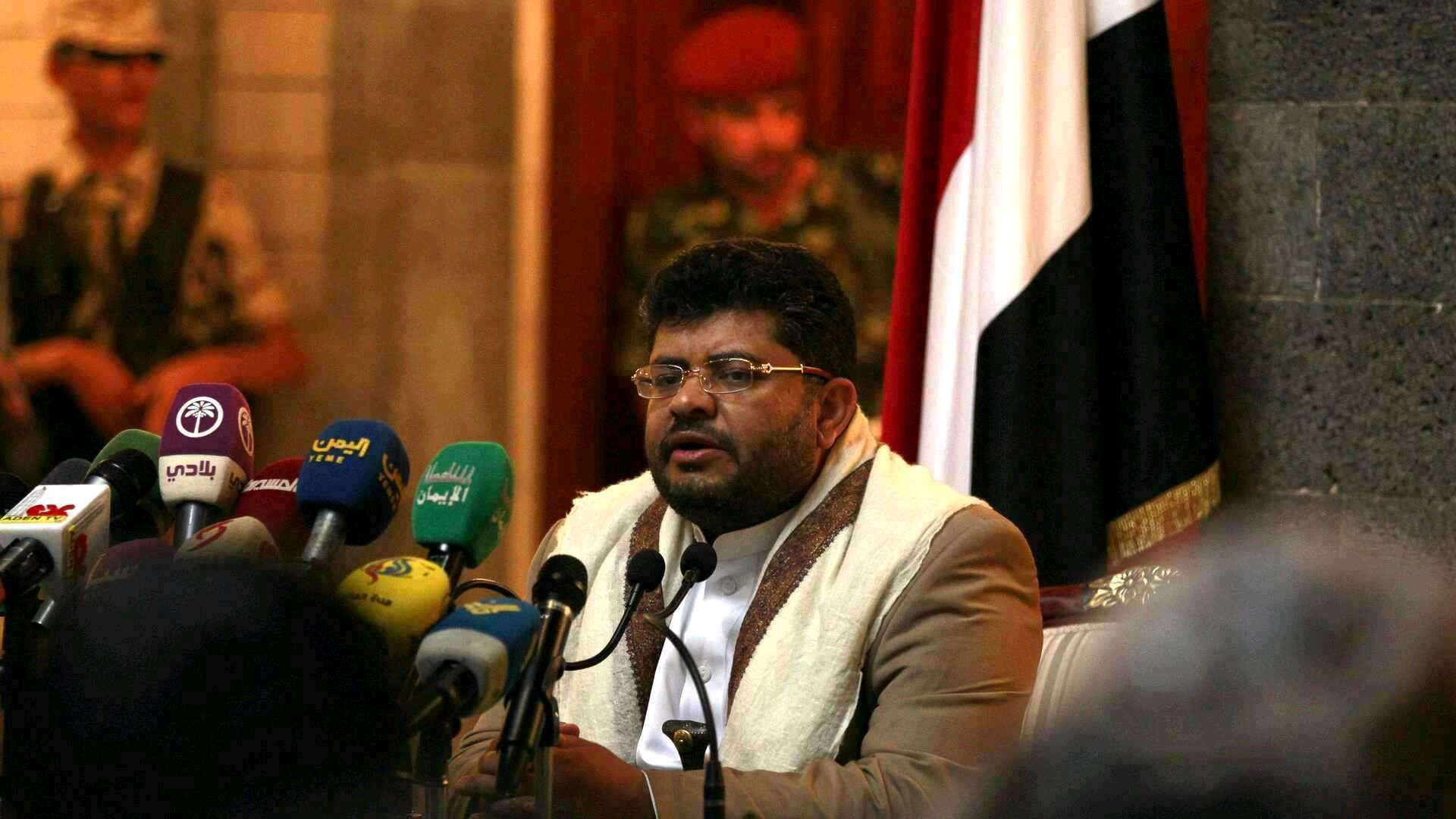 مستشار في الحكومة الشرعية يشن هجوماً على القيادي محمد علي الحوثي