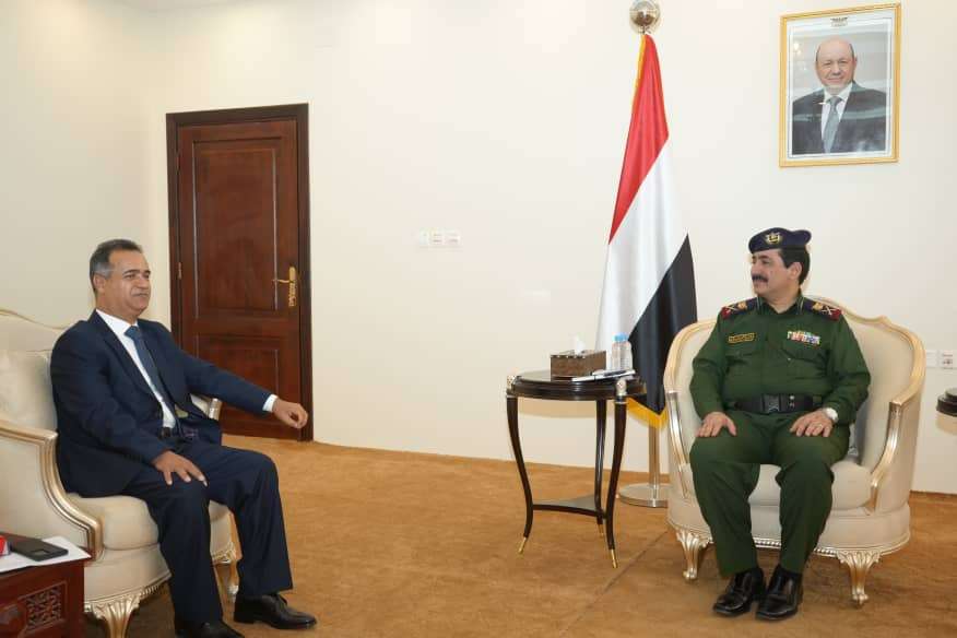 وزير الداخلية يلتقي سفير ليبيا لدى اليمن