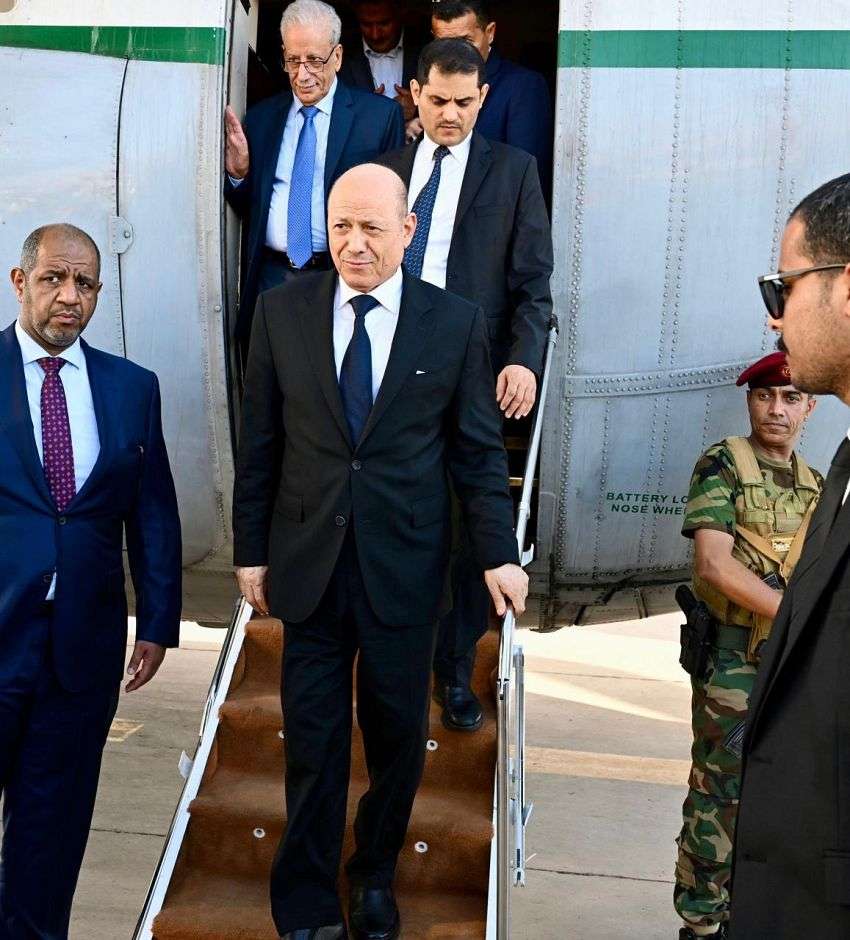 شاهد اول صورة لحظة وصول الرئيس العليمي العاصمة عدن