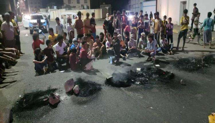 وسط انتشار امني.. اندلاع احتجاجات ليلية في عدن