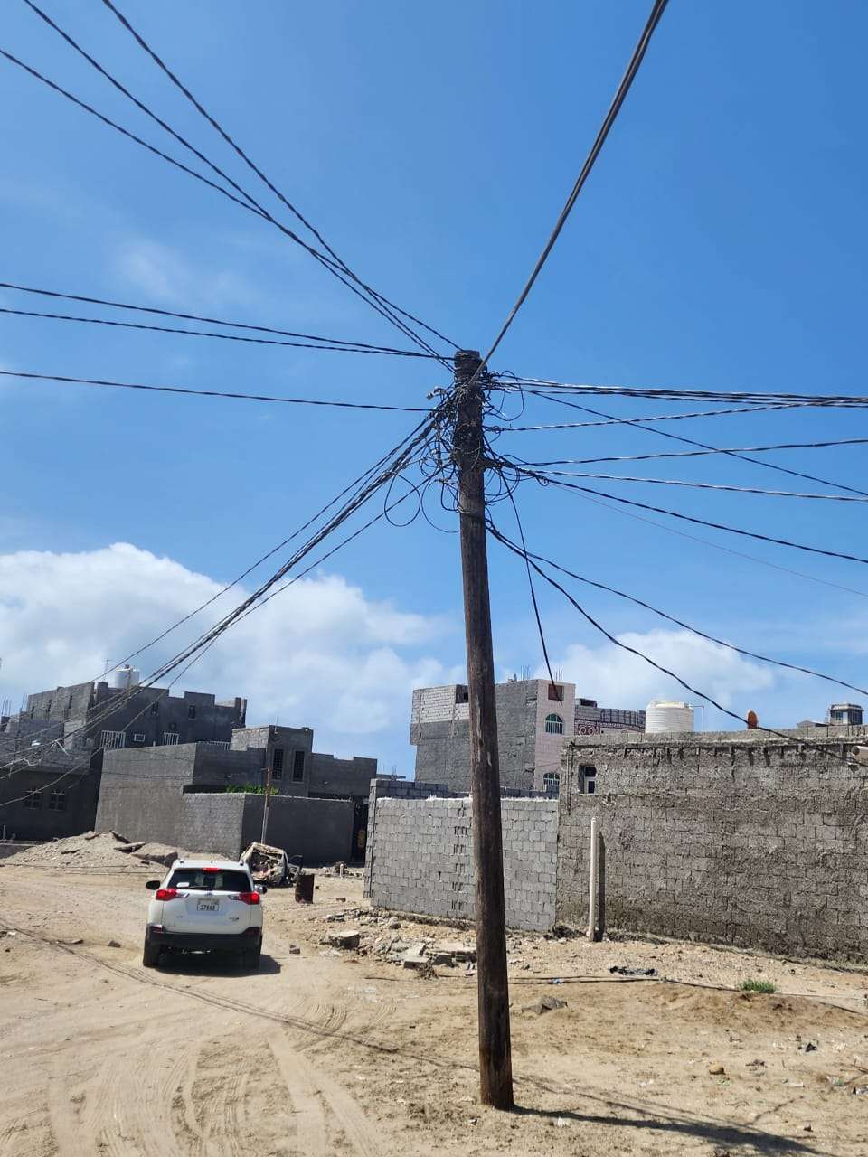 الكشف عن آخر المستجدات بشأن الاعتداء على عمال الكهرباء من قبل سكان أحد أحياء عدن