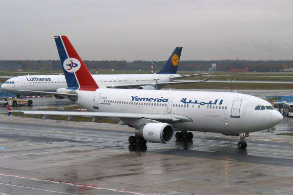إقلاع أول رحلة تجارية لطيران اليمنية من مطار صنعاء إلى القاهرة