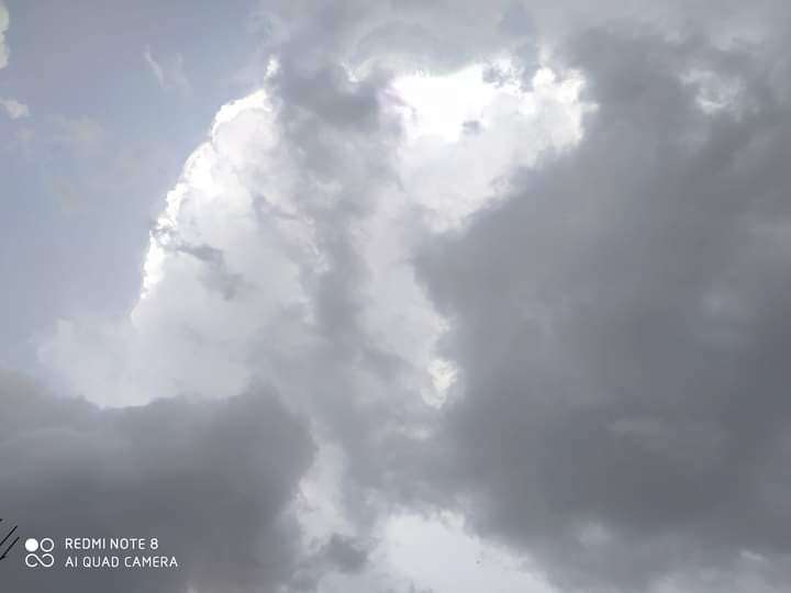 سحاب ركامية تغطي سماء محافظة الجوف(صورة)