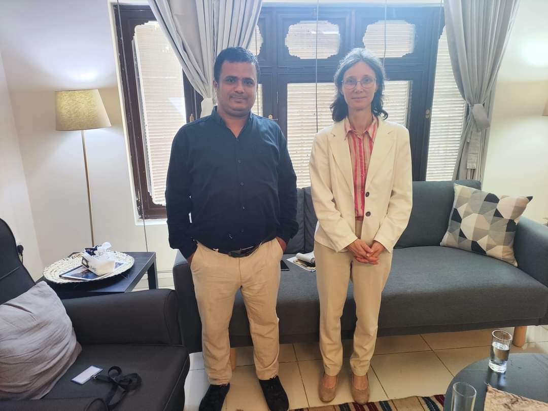 صحفي بارز يلتقي السفيرة الفرنسية في عدن