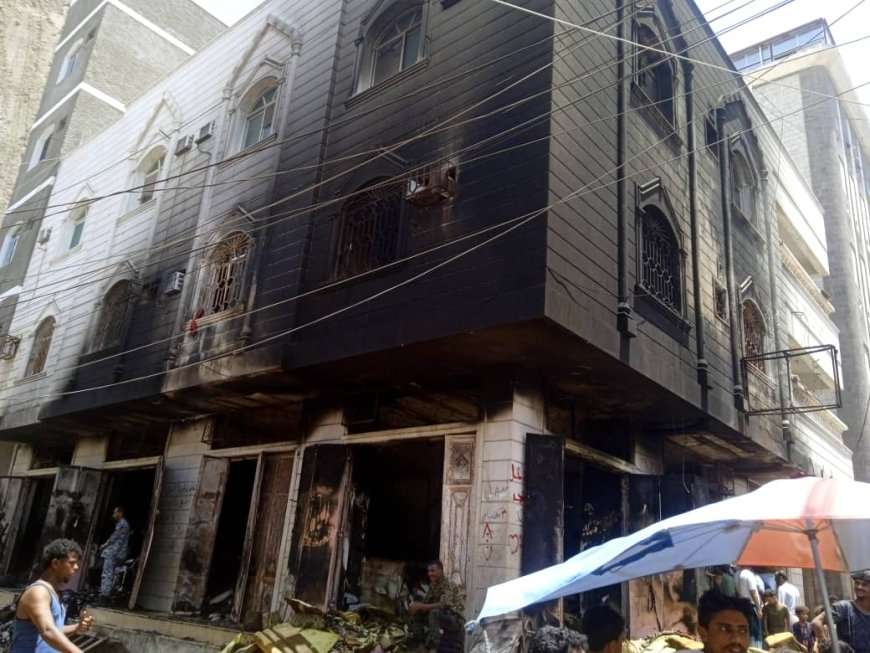 حريق ضخم يلتهم منزل في عدن(صور)