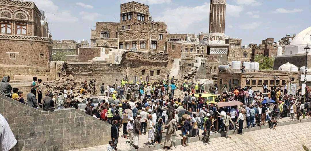 عاجل :الكشف عن حصيلة الضحايا جراء انهيار قبة المهدي على عمال الترميم في صنعاء