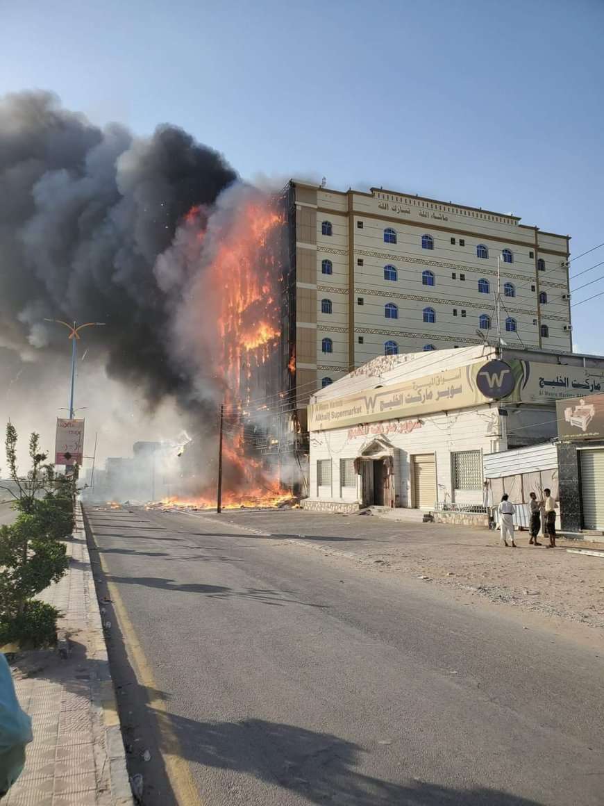 عاجل:حريق ضخم يلتهم عمارة سكنية(صورة)