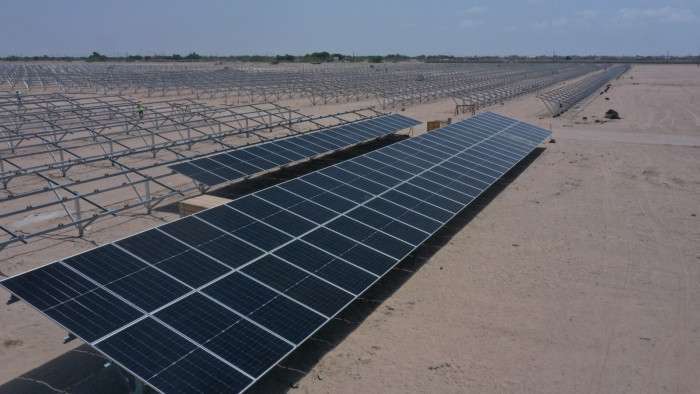 الكشف عن تأجيل تشغيل الطاقة الشمسية الإماراتية في عدن الى هذا الموعد