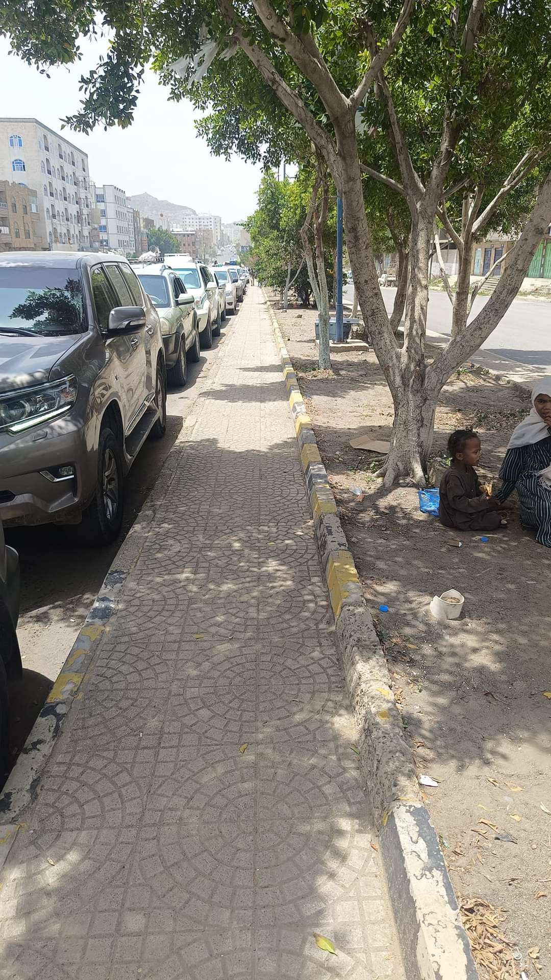 طوابير طويلة لدخول تعز (صورة)