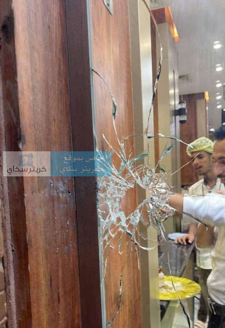 شاهد اول الصور لاشتباكات مسلحة داخل اكبر مطاعم عدن