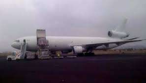 وصول طائرة شحن إلى مطار صنعاء الدولي لهذا السبب !