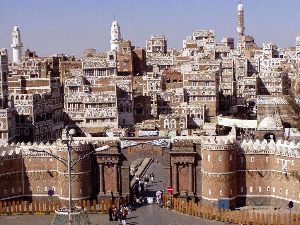 وسط مناشدات .. كارثة تهدد مدينة صنعاء القديمة
