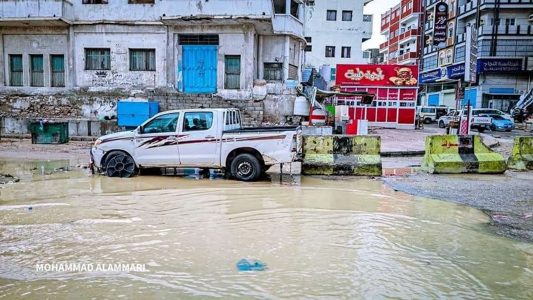 اول تحرك من محافظ حضرموت عقب السيول الجارفة التي شهدتها مدينة المكلا