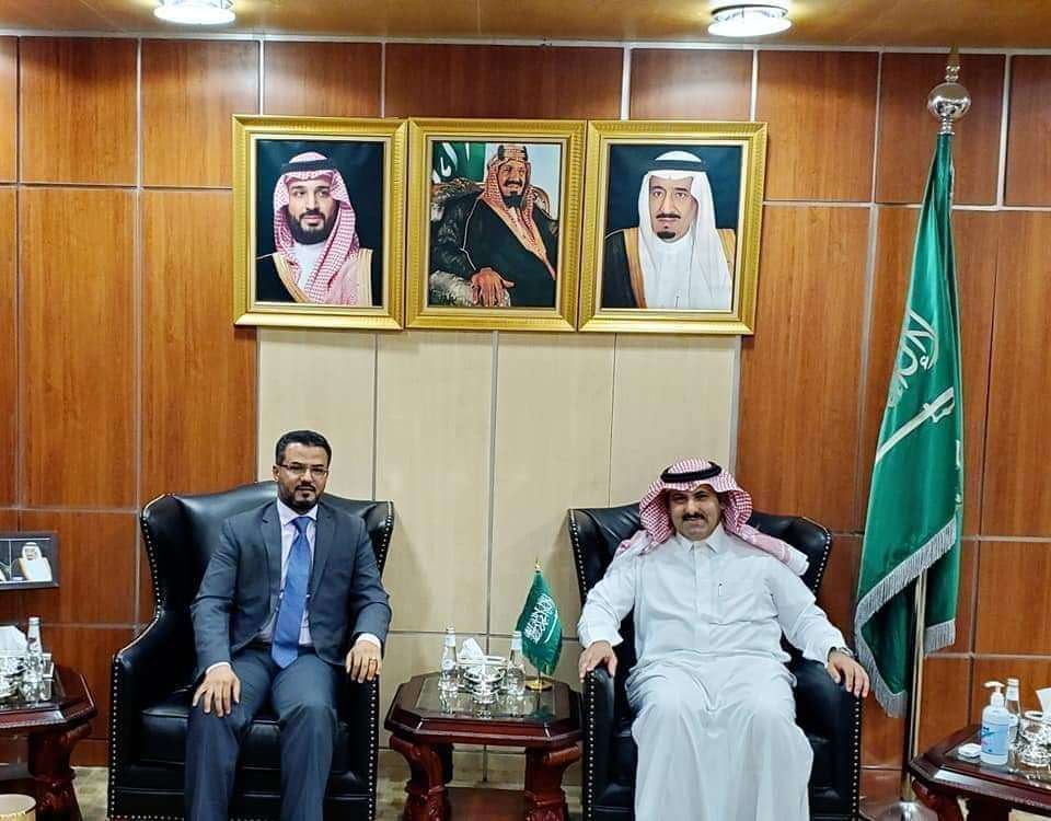صحفي: السفير السعودي لدى اليمن يقطع آمال الإنتقالي وأمنيات محافظ عدن .. والسبب!