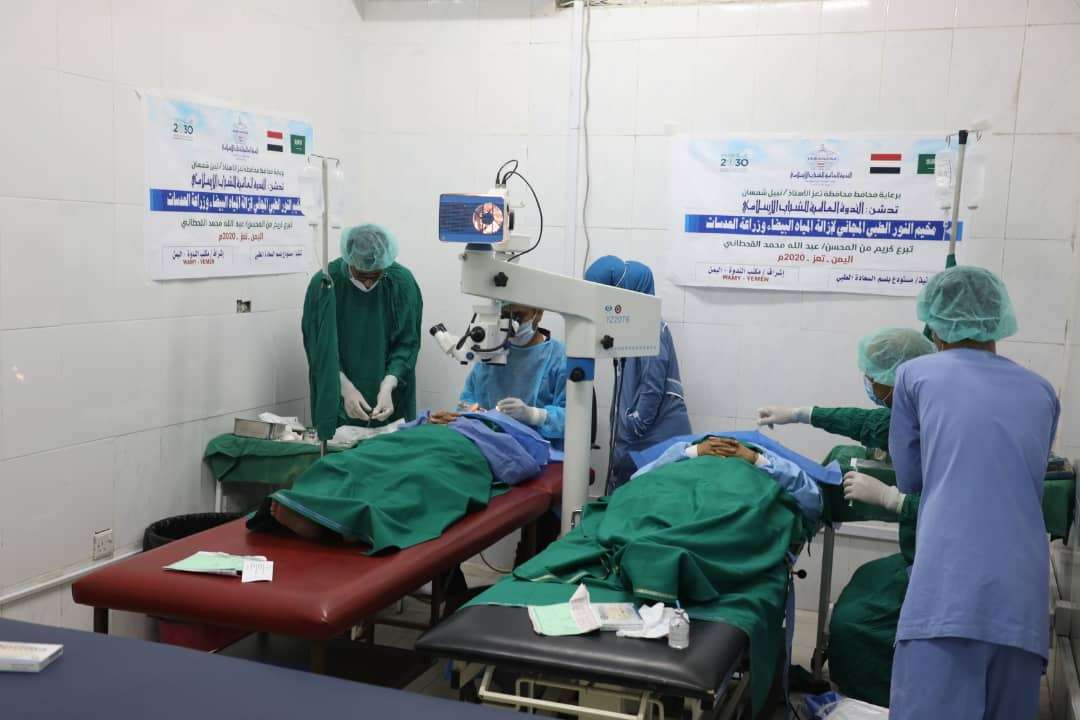 تعز تدشن المخيم الطبي المجاني لمرضى العيون بمستشفي الثورة