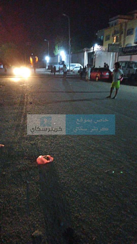 عاجل:انفجار كيبل ضغط عالي وسقوطه وسط حي سكني في عدن(صور)