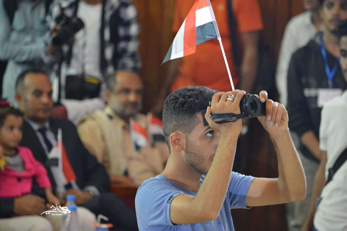 قائد عسكري يعتدي على مصور صحفي في تعز