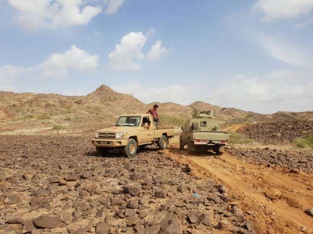 قصف عنيف يستهدف معسكر في اليمن لضباط اماراتيين وامريكيين
