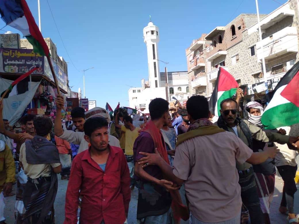 تضامناً مع الشعب الفلسطيني.. خروج مسيرة حاشدة في أبين
