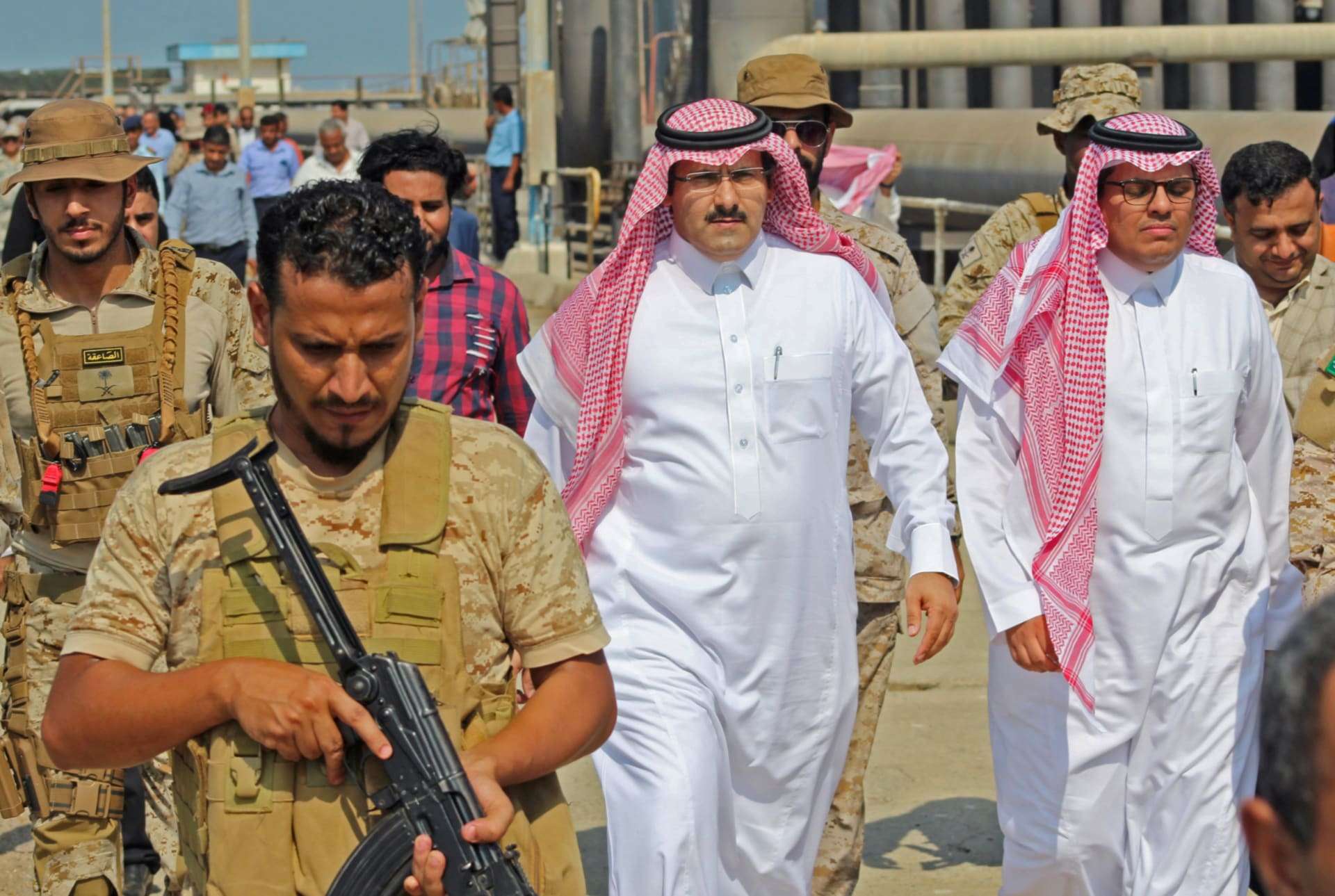 مقربة من السفير السعودي تفتح النار على وزير يمني وتصفه بهذا الأمر (غير متوقع)