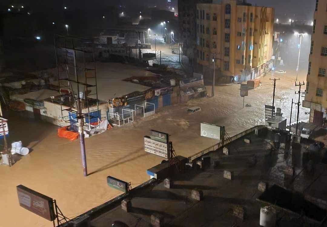 عاجل:وفاة اسرة كاملة اثر اعصار تيج في المهرة