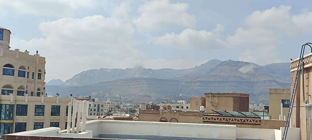 شاهد .. صور أولية لانفجارات صنعاء صباح اليوم