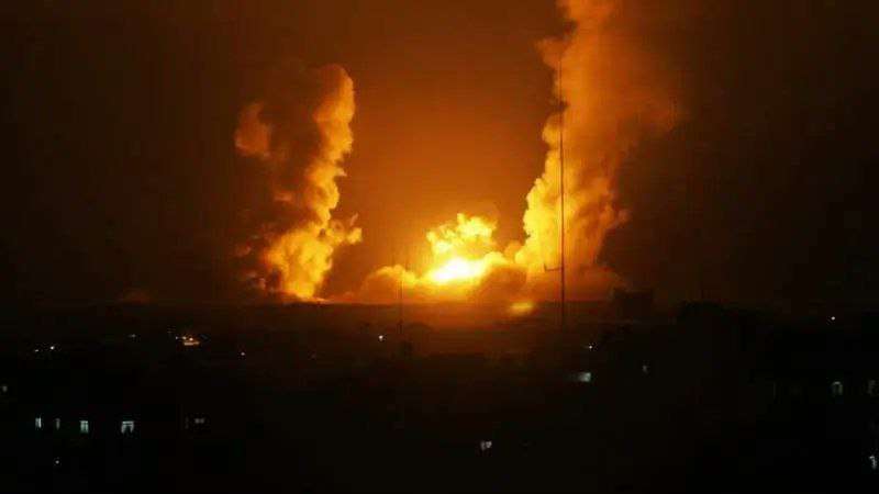 شاهد اول الصور لإنفجارات صنعاء قبل قليل.. وتعرف على آخر مستجدات الغارات بالعاصمة