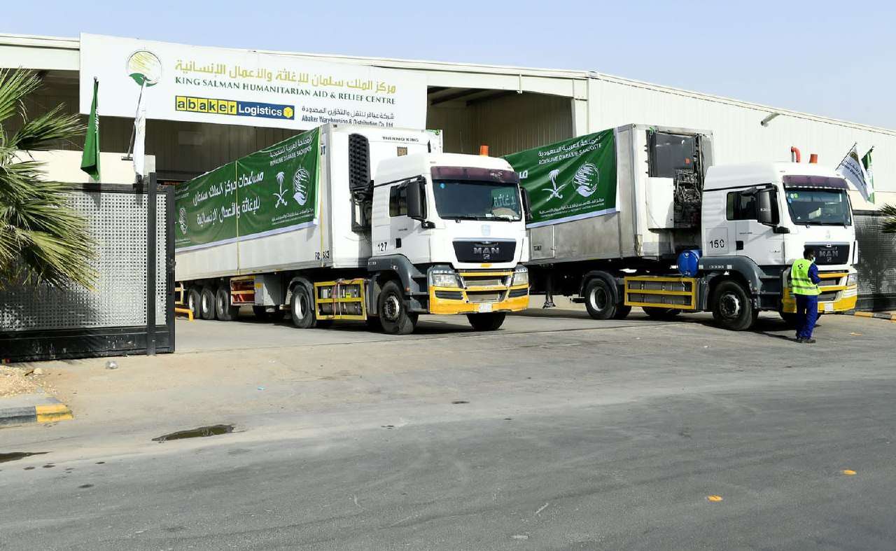 مركز الملك سلمان يسير 154 شاحنة اغاثية لدعم الأمن الغذائي في اليمن
