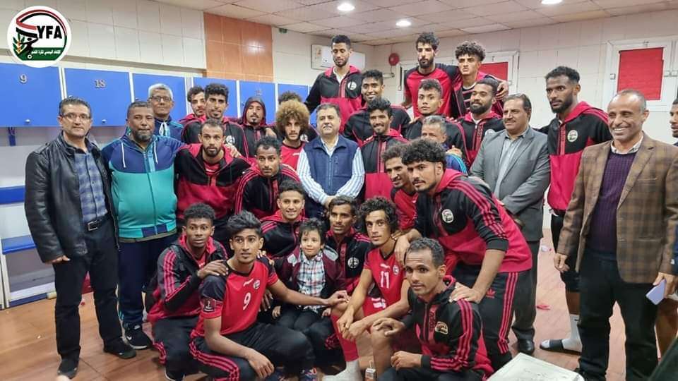 الشيخ العيسي يلتقي بعثة منتخبنا الوطني الاول لكرة القدم في معسكره الخارجي بالقاهرة