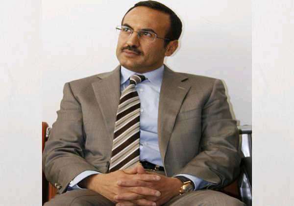 ظهور مستشار في الحكومة الشرعية برفقة أحمد علي عبدالله صالح في هذه الدولة الخليجية