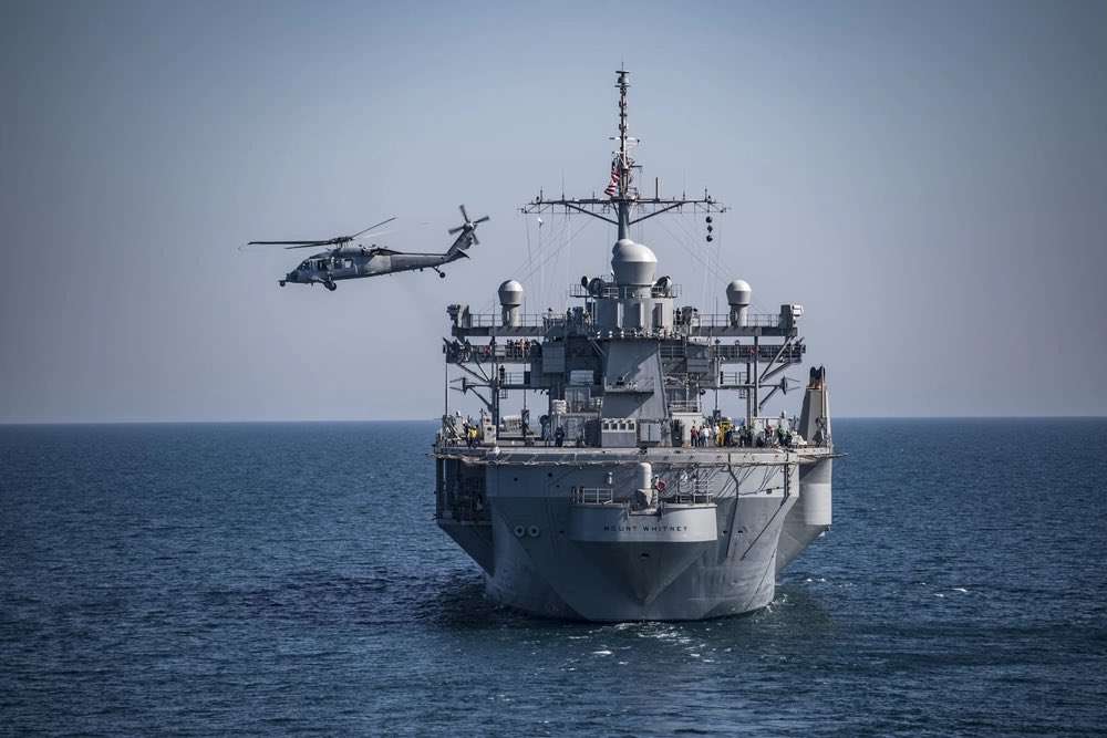 وزير دفاع صنعاء يكشف تفاصيل هامة بشأن مرور السفن عبر البحر الأحمر ويعلن تصعيد الحرب