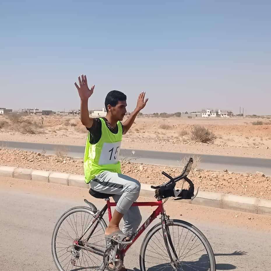 اللاعب محسن خبازي بطلا بسباق الدراجات الهوائية في شبوة